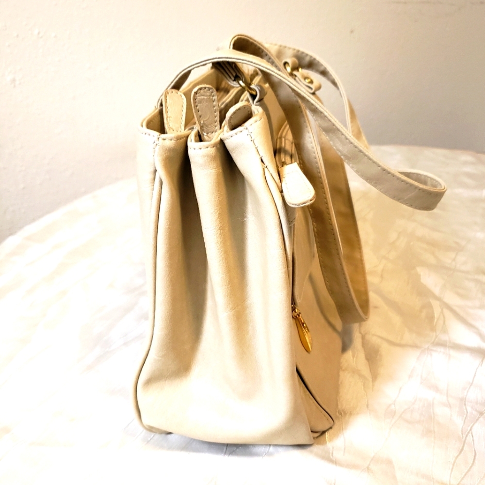 Collection leather shoulder bag - Picture 3 of 11